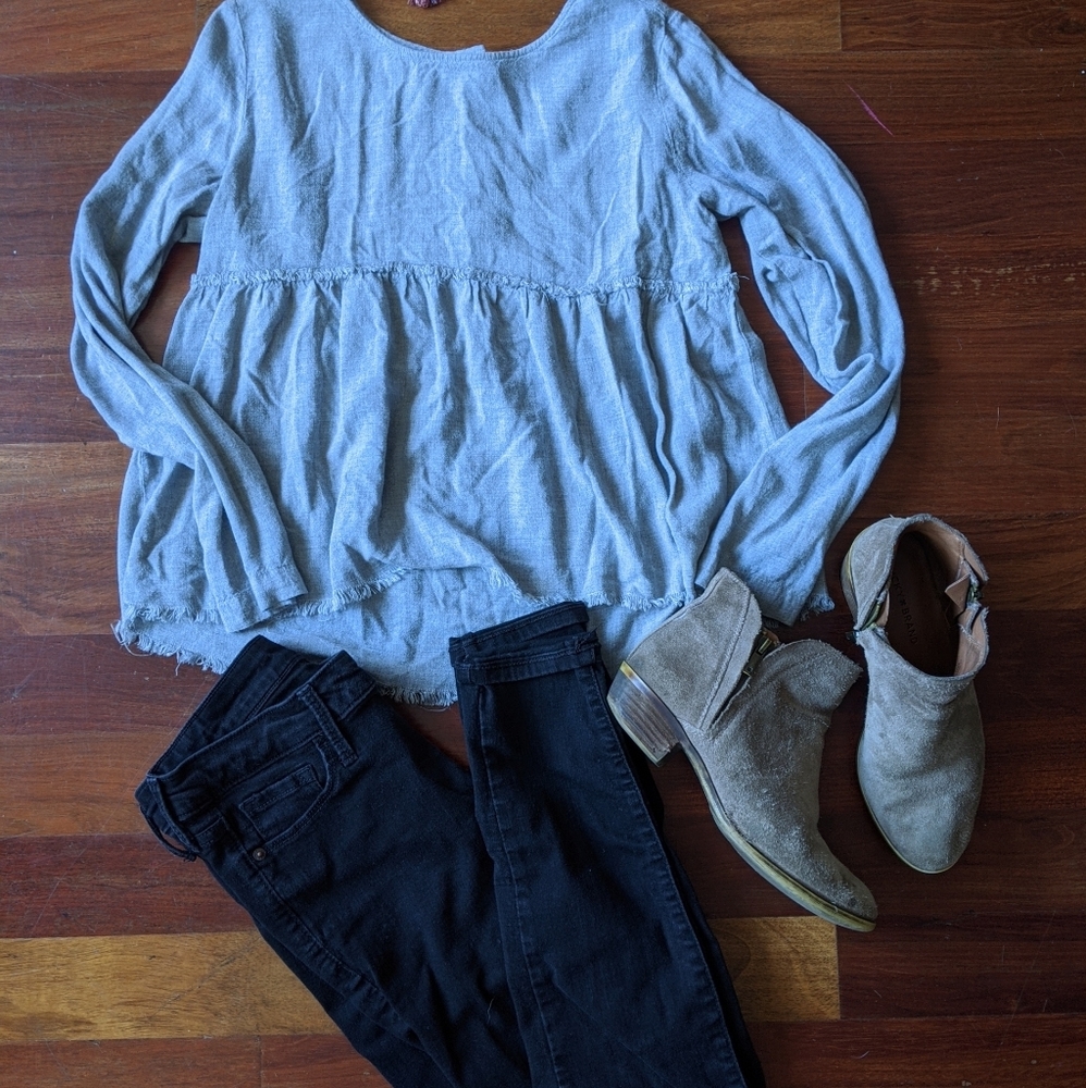 Gray/blue long sleeve shirt